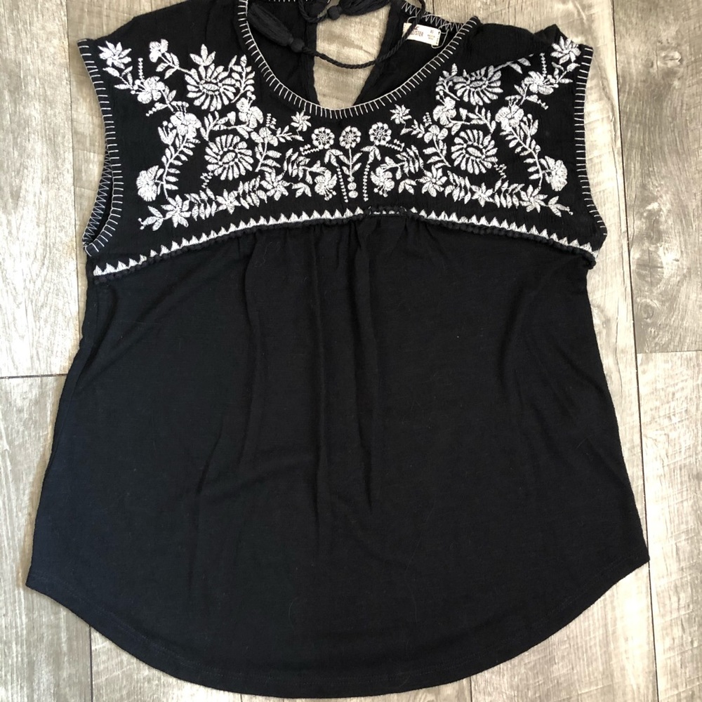 Black Hollister top